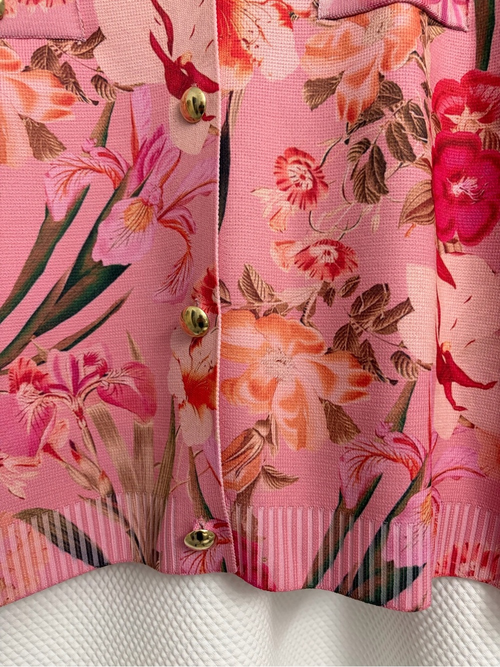 Floral Pink Short Sleeve Cardigan with Gold Button Detail/ Size XL - Picture 5 of 8